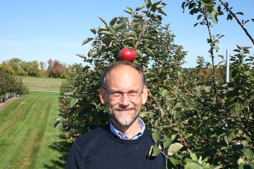 Here is McGee doing the William Tell with a Flower of Kent.  It's about all that apple is good for.